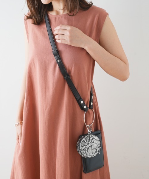 Futier land（フューティアランド）の「リングショルダーミニバッグ（ショルダーバッグ・レディース・アイボリー/ブラック/グレイッシュベージュ/オレンジ/ブルーグレー・FREE）」の12枚目の写真