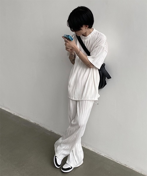 WESTBOY（ウエストボーイ）の「【WB ORIGINALS】Mock-neck T-shirt in Pleated Smooth WO21S509TP（Tシャツ/カットソー・メンズ・ホワイト/ブラック・S/M/L）」の3枚目の写真