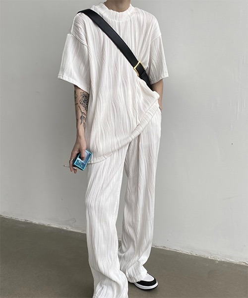 WESTBOY（ウエストボーイ）の「【WB ORIGINALS】Mock-neck T-shirt in Pleated Smooth WO21S509TP（Tシャツ/カットソー・メンズ・ホワイト/ブラック・S/M/L）」の4枚目の写真