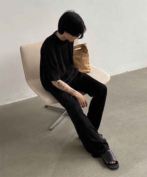 WESTBOY（ウエストボーイ）の「【WB ORIGINALS】Mock-neck T-shirt in Pleated Smooth WO21S509TP（Tシャツ/カットソー・メンズ・ホワイト/ブラック・S/M/L）」の11枚目の写真