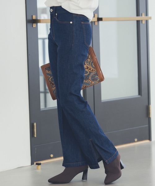 Andemiu（アンデミュウ）の「フレアスリットデニム214878（デニムパンツ・レディース・インディゴブルー/ブルー・SMALL/MEDIUM）」の2枚目の写真