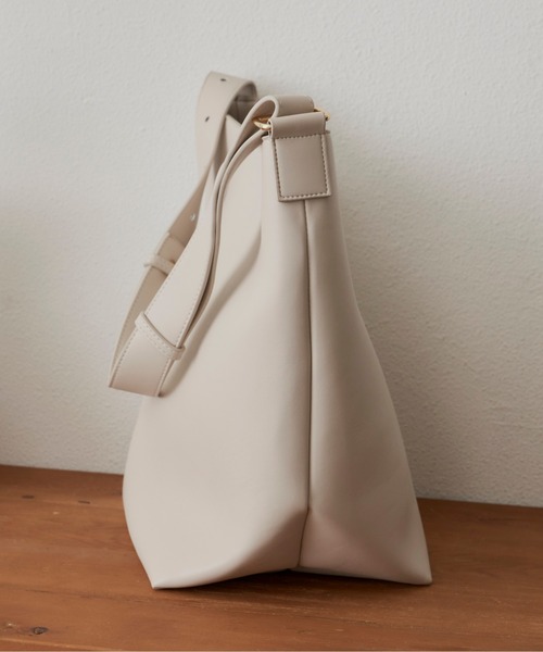 Libra Cue（リブラ キュー）の「【A4サイズ収納可】ワンハンドルショルダー（ショルダーバッグ・レディース・ブラック/ライトグレー/ブラウン・FREE）」の18枚目の写真