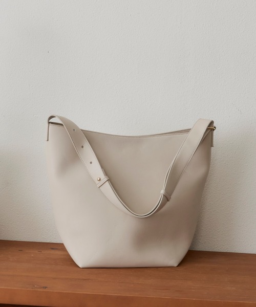 Libra Cue（リブラ キュー）の「【A4サイズ収納可】ワンハンドルショルダー（ショルダーバッグ・レディース・ブラック/ライトグレー/ブラウン・FREE）」の17枚目の写真