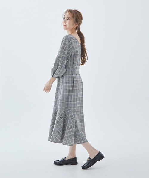 Fabulous Angela（ファビュラスアンジェラ）の「2wayタックワンピース（ワンピース・レディース・グレイッシュベージュ/ネイビー/ブラック/ベージュ・FREE）」の8枚目の写真