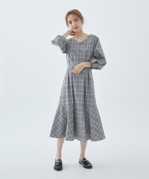 Fabulous Angela（ファビュラスアンジェラ）の「2wayタックワンピース（ワンピース・レディース・グレイッシュベージュ/ネイビー/ブラック/ベージュ・FREE）」の21枚目の写真