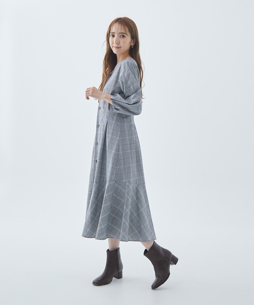 Fabulous Angela（ファビュラスアンジェラ）の「2wayタックワンピース（ワンピース・レディース・グレイッシュベージュ/ネイビー/ブラック/ベージュ・FREE）」の9枚目の写真