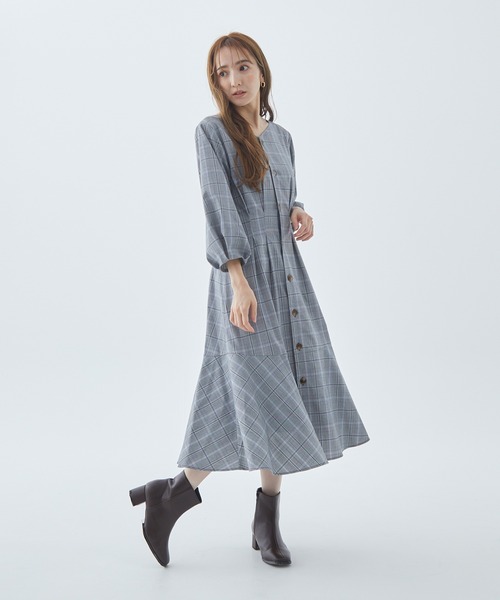 Fabulous Angela（ファビュラスアンジェラ）の「2wayタックワンピース（ワンピース・レディース・グレイッシュベージュ/ネイビー/ブラック/ベージュ・FREE）」の18枚目の写真