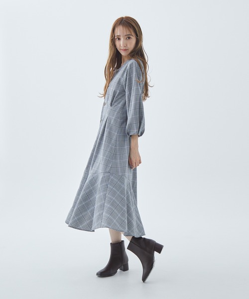 Fabulous Angela（ファビュラスアンジェラ）の「2wayタックワンピース（ワンピース・レディース・グレイッシュベージュ/ネイビー/ブラック/ベージュ・FREE）」の12枚目の写真