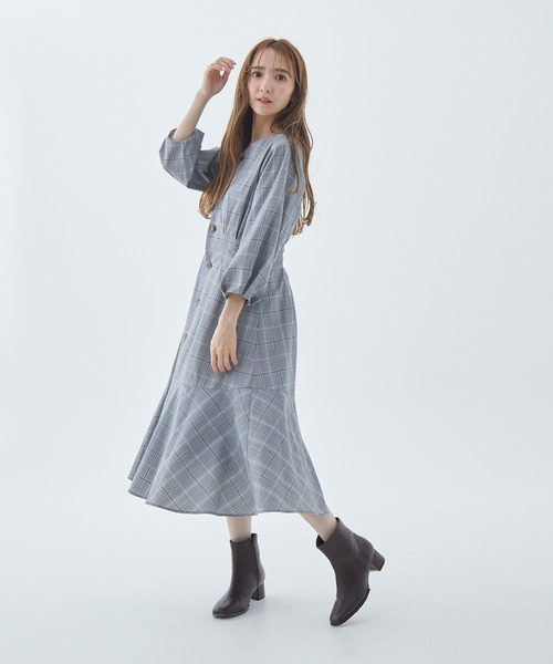 Fabulous Angela（ファビュラスアンジェラ）の「2wayタックワンピース（ワンピース・レディース・グレイッシュベージュ/ネイビー/ブラック/ベージュ・FREE）」の14枚目の写真