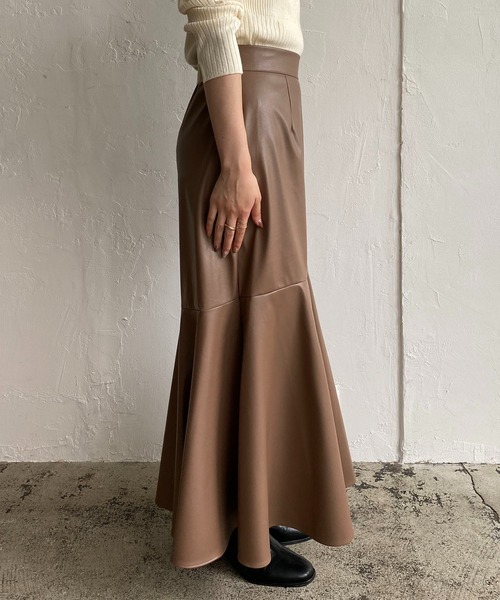 CAPRICIEUX LE'MAGE（カプリシューレマージュ）の「フェイクレザーマーメイドスカート（スカート・レディース・ブラック/グリーン/モカ・FREE）」の4枚目の写真