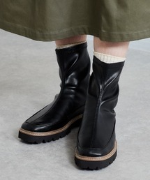 トラックソールショートブーツ