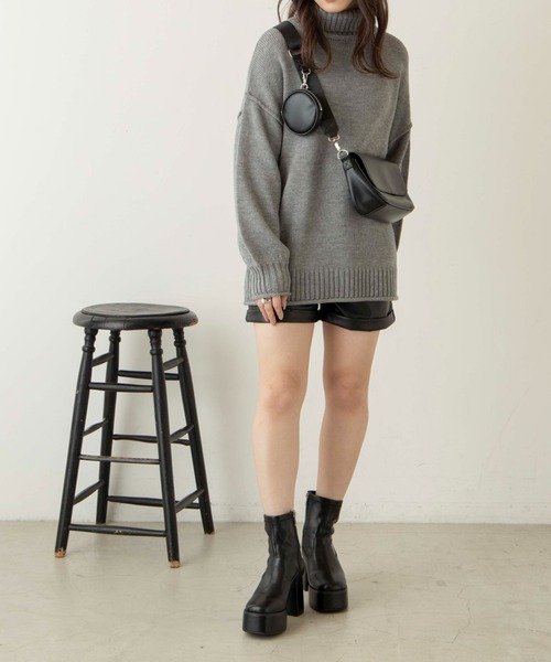 WEGO(ウィゴー)の「WEGO/ビックシルエットタートルセーター(ニット/セーター・レディース・ブラック/オフホワイト/ブラウン/杢グレー/ブルー・FREE)」の13枚目の写真