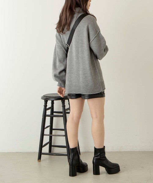 WEGO(ウィゴー)の「WEGO/ビックシルエットタートルセーター(ニット/セーター・レディース・ブラック/オフホワイト/ブラウン/杢グレー/ブルー・FREE)」の15枚目の写真