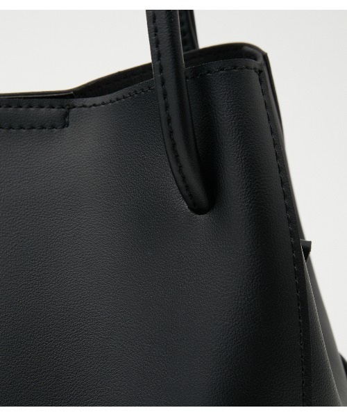 AZUL by moussy(アズールバイマウジー)の「THIN STRAPS TOTE BAG/シンストラップトートバッグ(トートバッグ・レディース・ブラック/ライトブルー/ライトブラウン・FREE)」の8枚目の写真