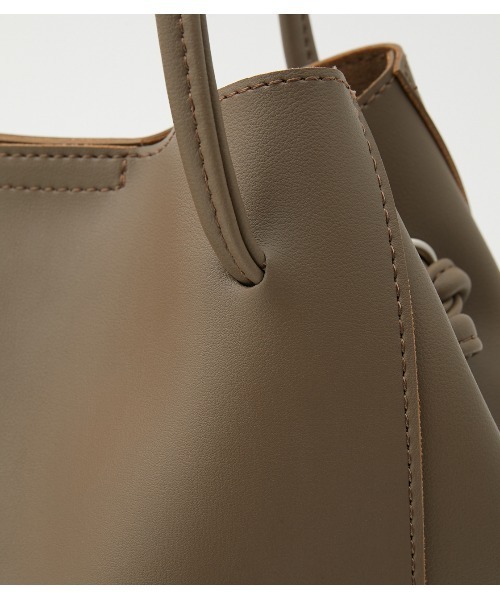 AZUL by moussy(アズールバイマウジー)の「THIN STRAPS TOTE BAG/シンストラップトートバッグ(トートバッグ・レディース・ブラック/ライトブルー/ライトブラウン・FREE)」の14枚目の写真