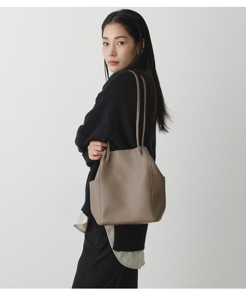 AZUL by moussy(アズールバイマウジー)の「THIN STRAPS TOTE BAG/シンストラップトートバッグ(トートバッグ・レディース・ブラック/ライトブルー/ライトブラウン・FREE)」の10枚目の写真