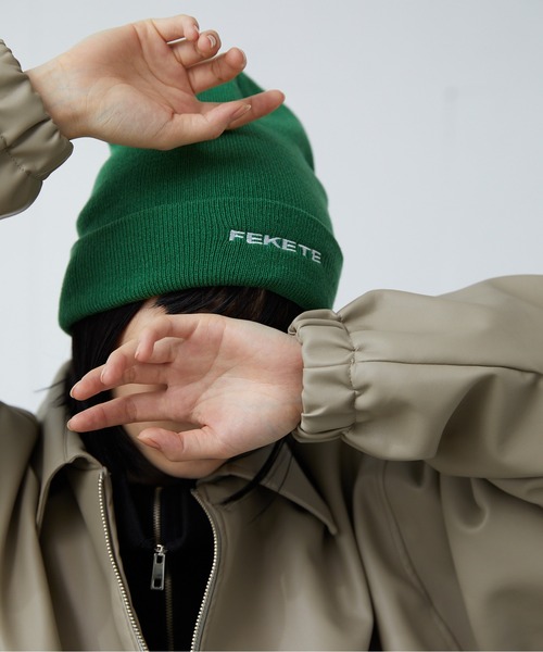 FEKETE（フェケテ）の「FEKETE MADE BASIC LOGO BEANIE（ニットキャップ/ビーニー・メンズ・ブラック/グレー/ブルー/グリーン・FREE）」の3枚目の写真