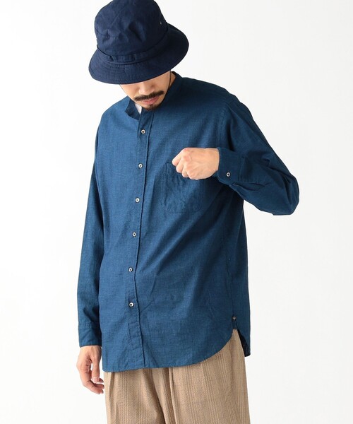 BEAMS PLUS(ビームスプラス)の「BEAMS PLUS / インディゴ シャンブレー バンドカラー シャツ クラシック フィット(シャツ/ブラウス・メンズ・インディゴブルー・L/XL/S/M)」の1枚目の写真
