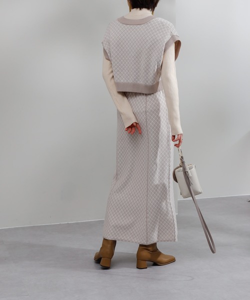 COLONY 2139（コロニートゥーワンスリーナイン）の「綿アクリルジャガードニットベスト（ベスト・レディース・ブラック/ベージュ/グリーン・FREE）」の21枚目の写真