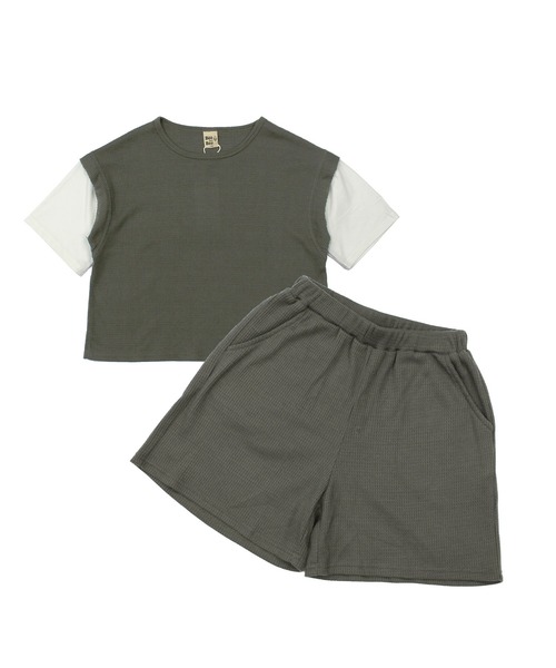 Bee des Bee（ビーデスビー）の「半袖セットアップ（セットアップ・キッズ・チャコール・120cm/150cm/140cm/100cm/110cm/130cm）」の2枚目の写真