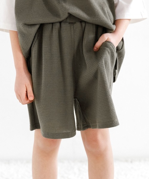 Bee des Bee（ビーデスビー）の「半袖セットアップ（セットアップ・キッズ・チャコール・120cm/150cm/140cm/100cm/110cm/130cm）」の3枚目の写真