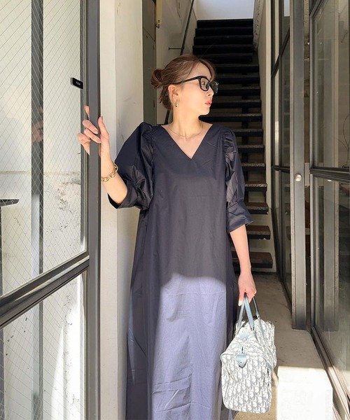 Riberry（リベリー）の「Vネックパフスリーブワンピース【無地/ストライプ】（ワンピース・レディース・ネイビー/オレンジ/グリーン/ブラック/ライトカーキ/ブルー/ブルー系/ピンク/アイボリー/ネイビー系/ライトグレー/ライトピンク/ベージュ/ライトイエロー・MEDIUM）」の15枚目の写真