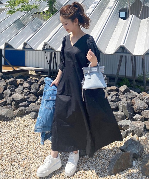 Riberry（リベリー）の「Vネックパフスリーブワンピース【無地