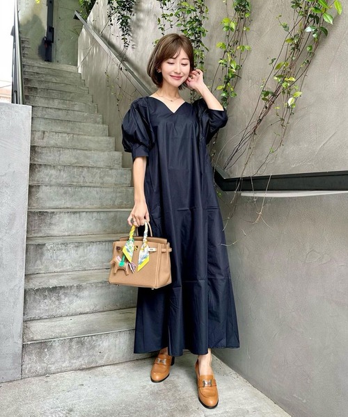 Riberry（リベリー）の「Vネックパフスリーブワンピース【無地/ストライプ】（ワンピース・レディース・ネイビー/オレンジ/グリーン/ブラック/ライトカーキ/ブルー/ブルー系/ピンク/アイボリー/ネイビー系/ライトグレー/ライトピンク/ベージュ/ライトイエロー・MEDIUM）」の21枚目の写真