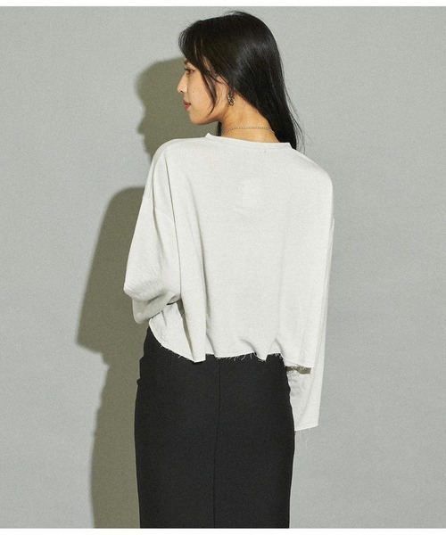 ANAP（アナップ）の「クロップドダメージミニ裏毛トップスカットソー（Tシャツ/カットソー・レディース・ライトグレー/グリーン/ダークグレー/グレイッシュベージュ・FREE）」の14枚目の写真