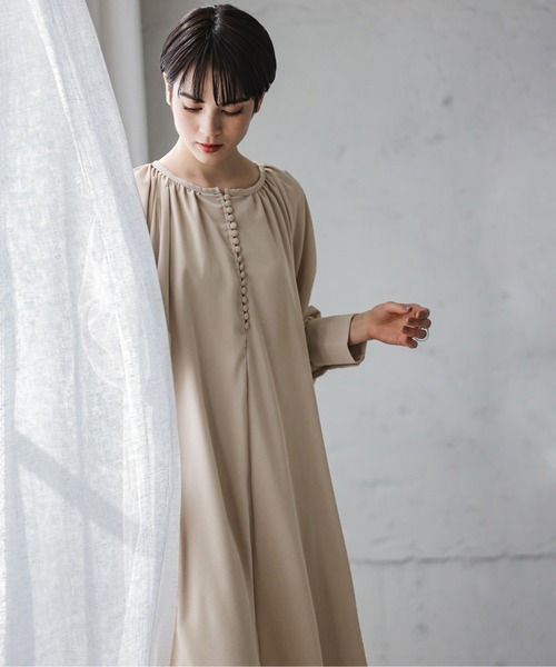 La-gemme（ラジェム）の「くるみボタンワンピース（ワンピース・レディース・オフホワイト/ブラック/グレイッシュベージュ・C/フリー）」の16枚目の写真