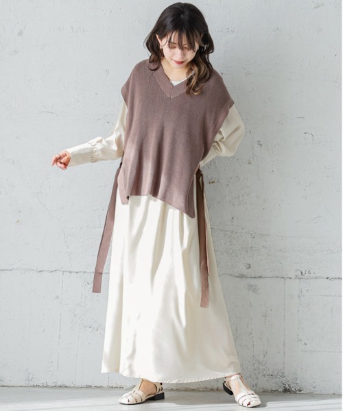 La-gemme（ラジェム）の「くるみボタンワンピース（ワンピース・レディース・オフホワイト/ブラック/グレイッシュベージュ・C/フリー）」の7枚目の写真