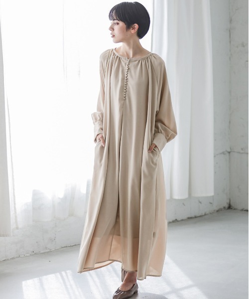 La-gemme（ラジェム）の「くるみボタンワンピース（ワンピース・レディース・オフホワイト/ブラック/グレイッシュベージュ・C/フリー）」の13枚目の写真