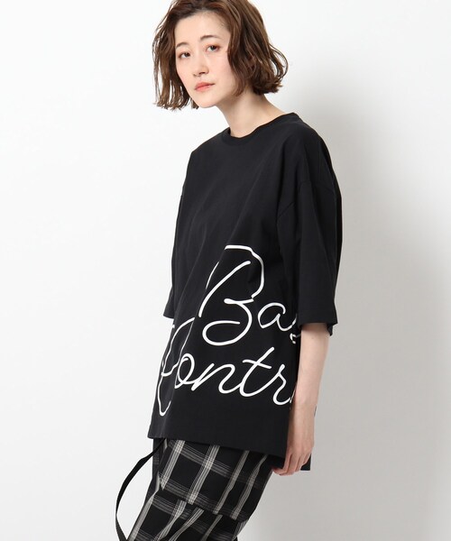 BASECONTROL(ベースコントロール)の「◆ロゴグラフィックバリエーション コットン天竺 半袖Tシャツ(Tシャツ/カットソー・レディース・アイボリー/ブラック系/ブラック系1/ベージュ系/ベージュ系1/アイボリー系/アイボリー系1/ブルー系5/ブルー系6/ライトブルー/ブラック/ベージュ・99)」の4枚目の写真