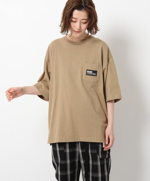 BASECONTROL(ベースコントロール)の「◆ロゴグラフィックバリエーション コットン天竺 半袖Tシャツ(Tシャツ/カットソー・レディース・アイボリー/ブラック系/ブラック系1/ベージュ系/ベージュ系1/アイボリー系/アイボリー系1/ブルー系5/ブルー系6/ライトブルー/ブラック/ベージュ・99)」の5枚目の写真