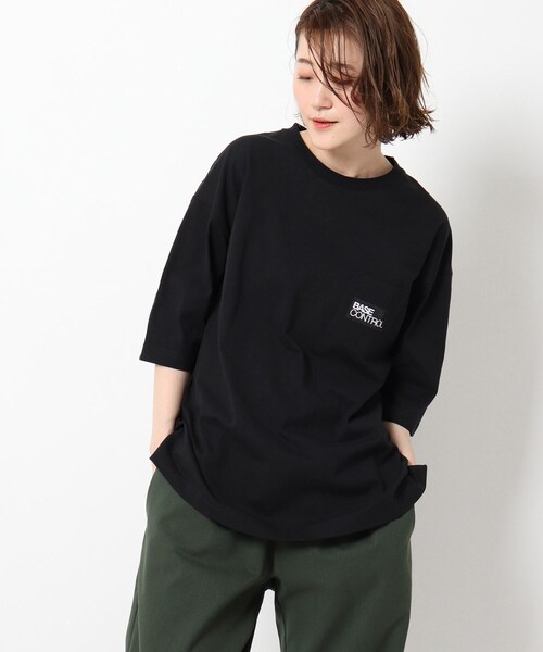 BASECONTROL(ベースコントロール)の「◆ロゴグラフィックバリエーション コットン天竺 半袖Tシャツ(Tシャツ/カットソー・レディース・アイボリー/ブラック系/ブラック系1/ベージュ系/ベージュ系1/アイボリー系/アイボリー系1/ブルー系5/ブルー系6/ライトブルー/ブラック/ベージュ・99)」の2枚目の写真