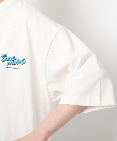 BASECONTROL(ベースコントロール)の「◆ロゴグラフィックバリエーション コットン天竺 半袖Tシャツ(Tシャツ/カットソー・レディース・アイボリー/ブラック系/ブラック系1/ベージュ系/ベージュ系1/アイボリー系/アイボリー系1/ブルー系5/ブルー系6/ライトブルー/ブラック/ベージュ・99)」の18枚目の写真