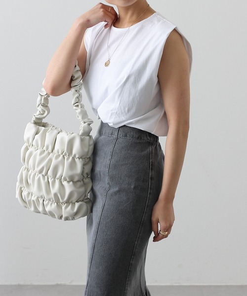 COLONY 2139（コロニートゥーワンスリーナイン）の「スムース天竺タックショルダーノースリーブT（Tシャツ/カットソー・レディース・ブラック/オフホワイト・FREE）」の2枚目の写真