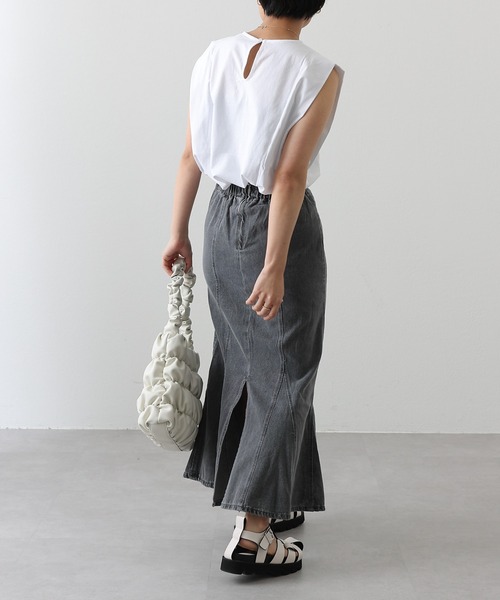 COLONY 2139（コロニートゥーワンスリーナイン）の「スムース天竺タックショルダーノースリーブT（Tシャツ/カットソー・レディース・ブラック/オフホワイト・FREE）」の7枚目の写真