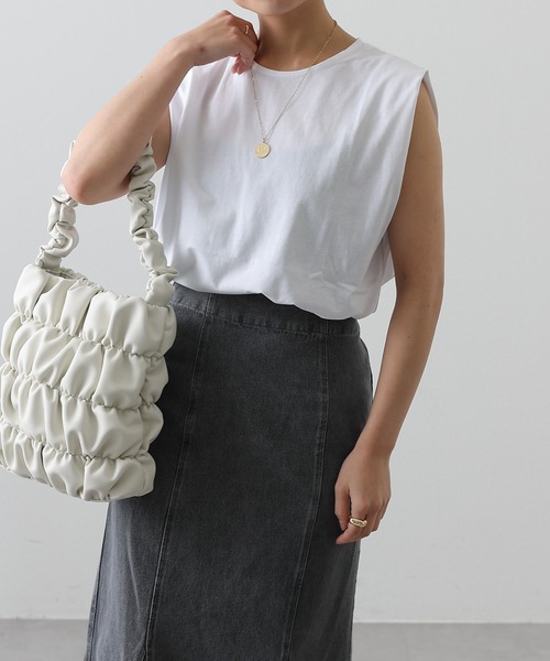 COLONY 2139（コロニートゥーワンスリーナイン）の「スムース天竺タックショルダーノースリーブT（Tシャツ/カットソー・レディース・ブラック/オフホワイト・FREE）」の4枚目の写真