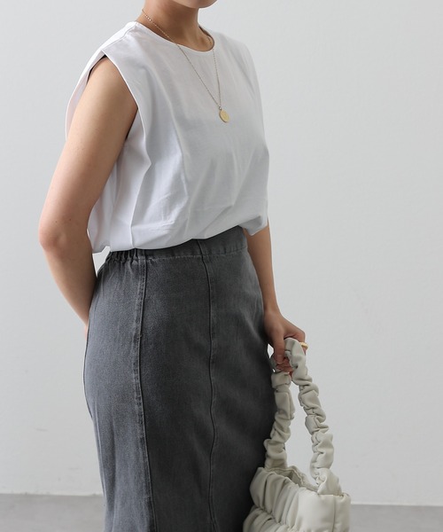 COLONY 2139（コロニートゥーワンスリーナイン）の「スムース天竺タックショルダーノースリーブT（Tシャツ/カットソー・レディース・ブラック/オフホワイト・FREE）」の3枚目の写真