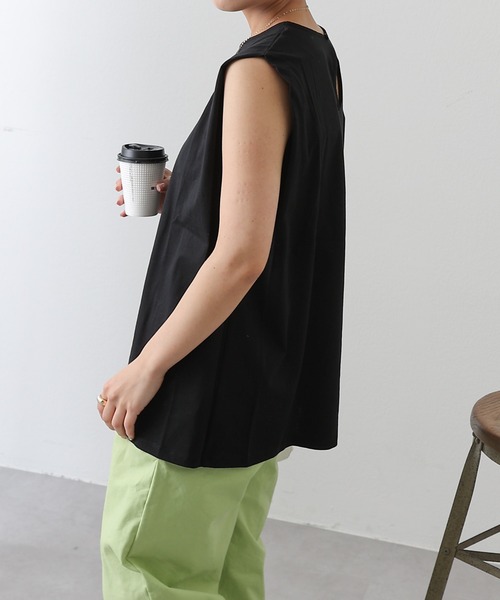 COLONY 2139（コロニートゥーワンスリーナイン）の「スムース天竺タックショルダーノースリーブT（Tシャツ/カットソー・レディース・ブラック/オフホワイト・FREE）」の12枚目の写真