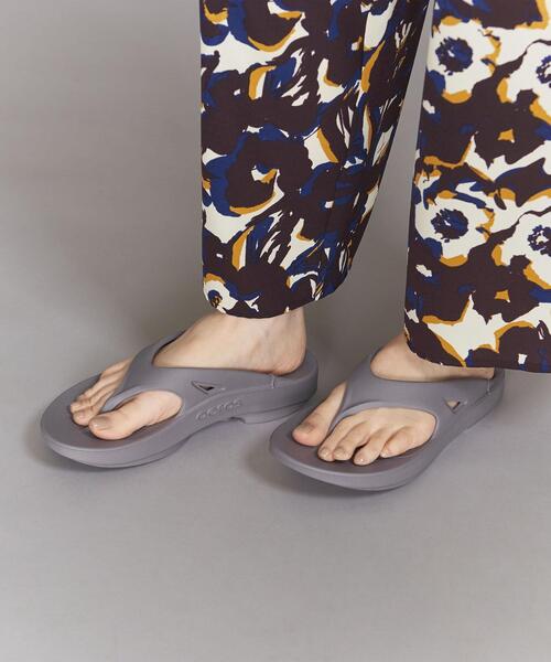 OOFOS（ウーフォス）の「＜OOFOS＞OOriginal サンダル（サンダル・レディース・グレー/ブラウン/オフホワイト/ベージュ/ブラック/ライラック/ワインレッド/その他1/オリーブ・6/7/8）」の7枚目の写真