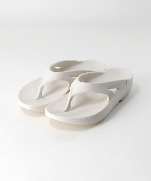 OOFOS（ウーフォス）の「＜OOFOS＞OOriginal サンダル（サンダル・レディース・グレー/ブラウン/オフホワイト/ベージュ/ブラック/ライラック/ワインレッド/その他1/オリーブ・6/7/8）」の2枚目の写真