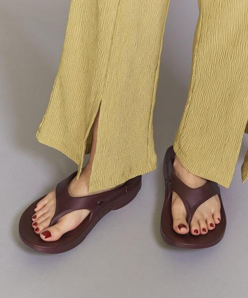 OOFOS（ウーフォス）の「＜OOFOS＞OOriginal サンダル（サンダル・レディース・グレー/ブラウン/オフホワイト/ベージュ/ブラック/ライラック/ワインレッド/その他1/オリーブ・6/7/8）」の8枚目の写真