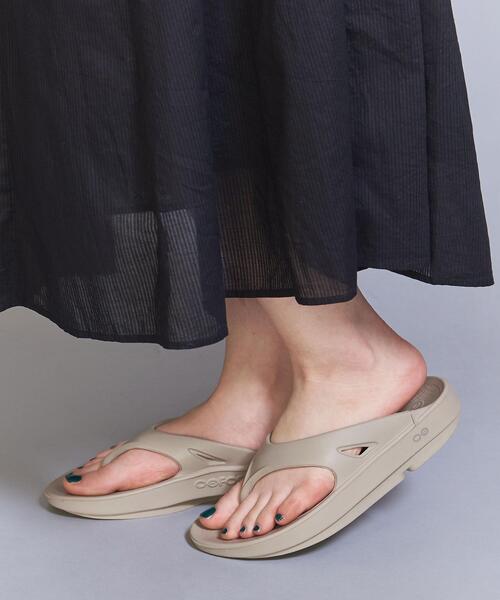 OOFOS（ウーフォス）の「＜OOFOS＞OOriginal サンダル（サンダル・レディース・グレー/ブラウン/オフホワイト/ベージュ/ブラック/ライラック/ワインレッド/その他1/オリーブ・6/7/8）」の14枚目の写真