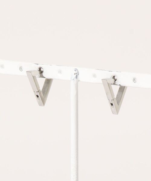at.(アット)の「【at.】トライアングルピアス(ピアス(両耳用)・レディース・シルバー/ゴールド・F)」の4枚目の写真