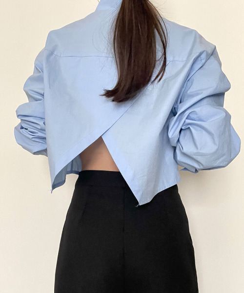 セール】バックデザインクロップドシャツ（ai select）/ デザイン