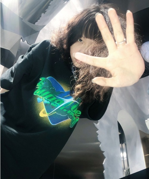 Never mind the XU / Chikashitsu+（ネバーマインド ザ エックスユー / チカシツプラス）の「【DO WHAT WE WANT/ドゥーワットウィーウォント】 Speeding Love Tee/ハート ロゴ グラフィック 3Dロゴ Tシャツ 半袖（Tシャツ/カットソー・メンズ・ホワイト/ブラック・L/XL/M）」の2枚目の写真