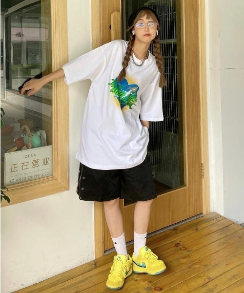 Never mind the XU / Chikashitsu+（ネバーマインド ザ エックスユー / チカシツプラス）の「【DO WHAT WE WANT/ドゥーワットウィーウォント】 Speeding Love Tee/ハート ロゴ グラフィック 3Dロゴ Tシャツ 半袖（Tシャツ/カットソー・メンズ・ホワイト/ブラック・L/XL/M）」の5枚目の写真