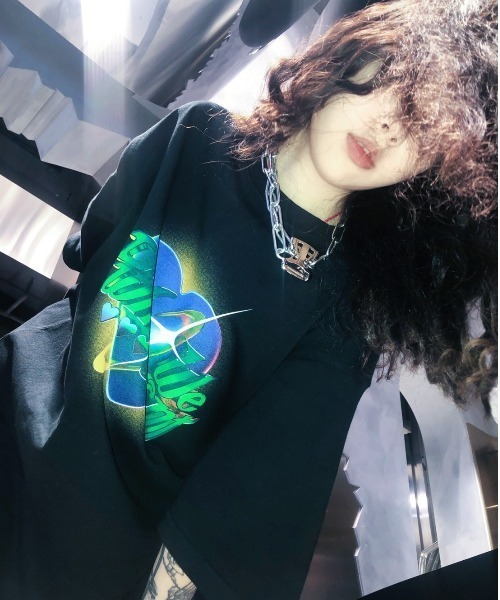 Never mind the XU / Chikashitsu+（ネバーマインド ザ エックスユー / チカシツプラス）の「【DO WHAT WE WANT/ドゥーワットウィーウォント】 Speeding Love Tee/ハート ロゴ グラフィック 3Dロゴ Tシャツ 半袖（Tシャツ/カットソー・メンズ・ホワイト/ブラック・L/XL/M）」の9枚目の写真